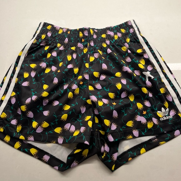Floral XS Adidas women’s shorts - Picture 1 of 3